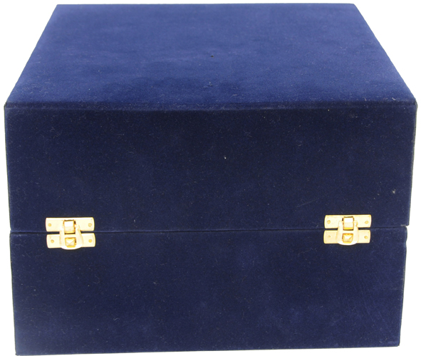 00 - Example of Closed Velvet Box